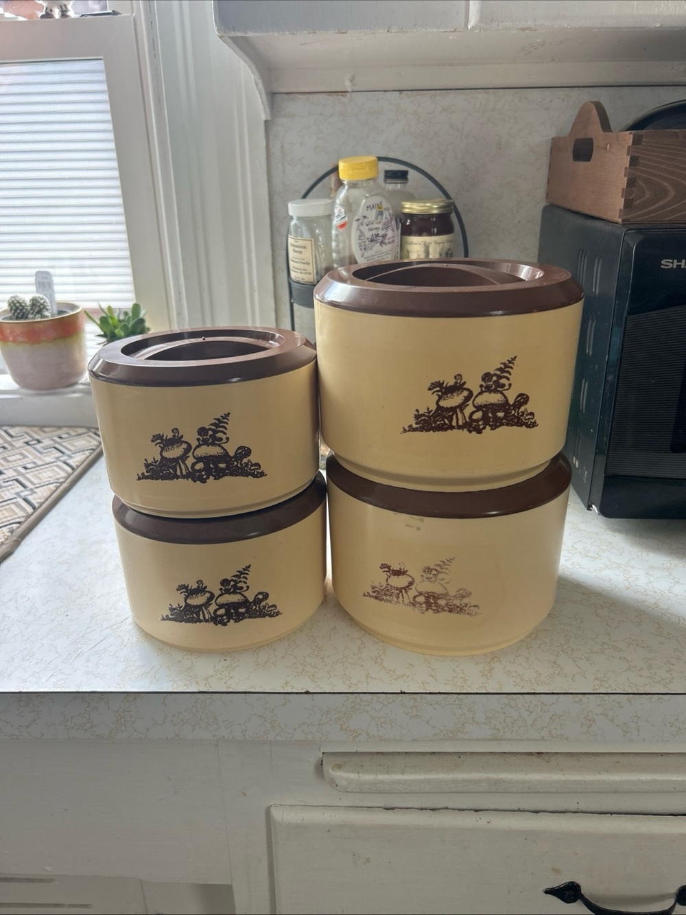 Vintage Plastic Sterlite Merry Mushroom Canister w/ Lid Tan & Brown 4 piece set